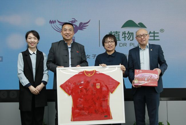 意媒Calciomercato消息，罗马正在转会市场上寻找中后卫引援，他们与博努奇的谈判已经进入后期阶段。